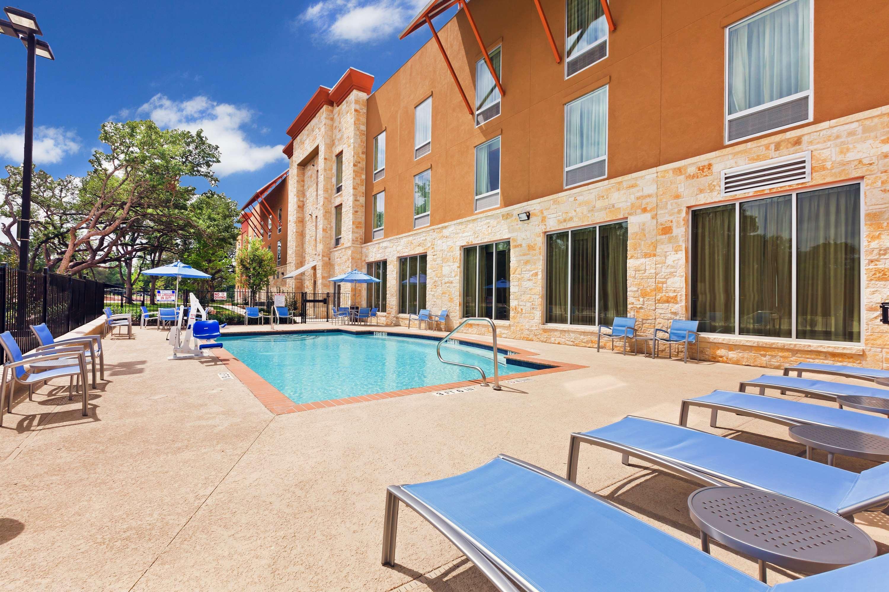 Hampton Inn Austin Oak Hill Екстериор снимка